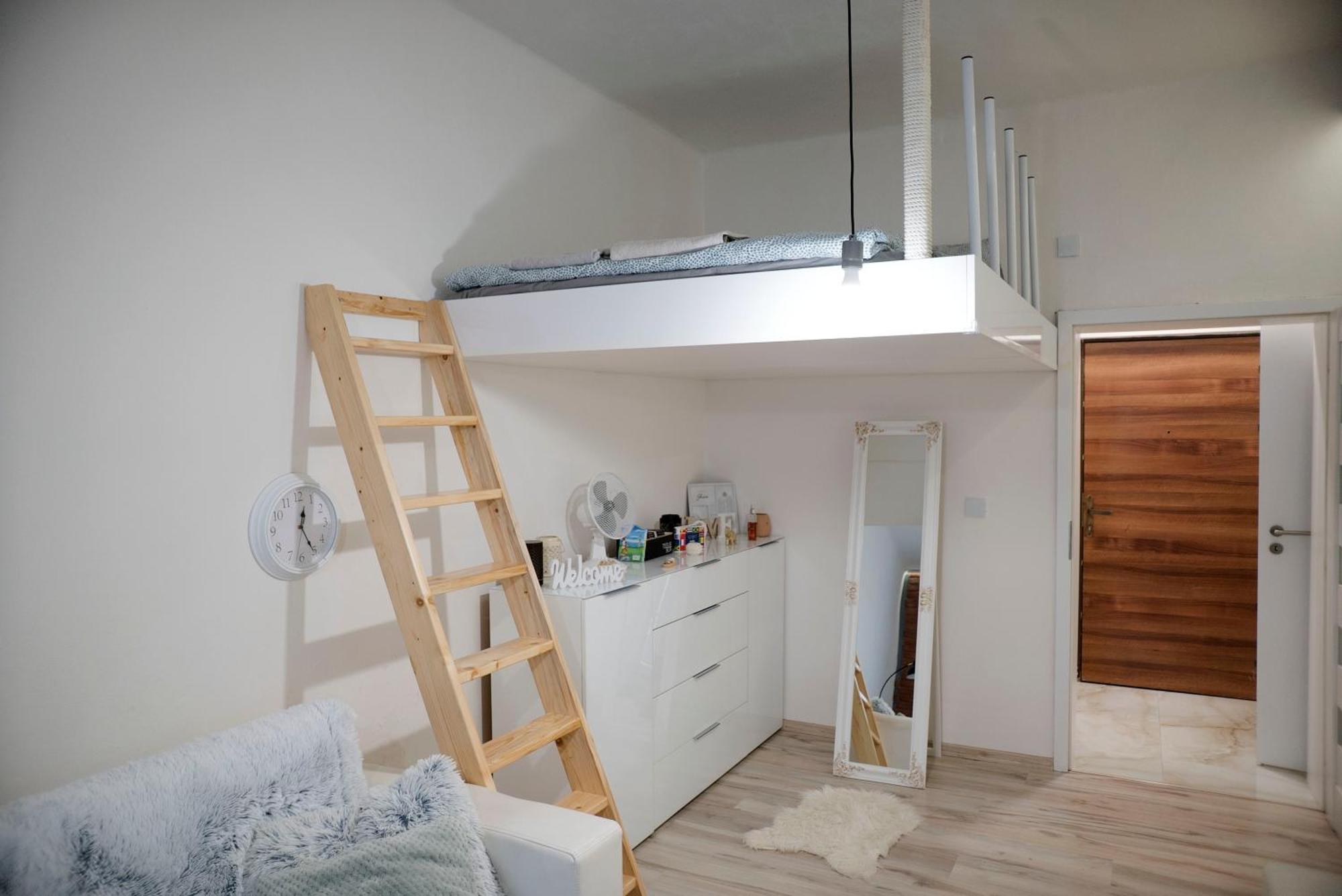 New Stylish Place For Couple Братислава Экстерьер фото